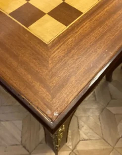 Casa Padrino Barock Beistelltisch mit Schach & Backgammon Spielfläche Dunkelbraun / Braun / Messing 60 x 60 x H. 71 cm - Barock Möbel - Antik Stil Möbel - Edel & Prunkvoll