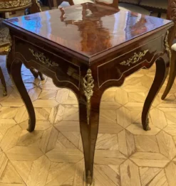 Casa Padrino Barock Beistelltisch mit Schach & Backgammon Spielfläche Dunkelbraun / Braun / Messing 60 x 60 x H. 71 cm - Antik Stil Möbel - Barock Möbel - Edel & Prunkvoll