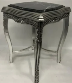 Casa Padrino Barock Beistelltisch Silber / Schwarz - Handgefertigter Antik Stil Massivholz Tisch mit Marmorplatte - Wohnzimmer Möbel im Barockstil - Antik Stil Möbel - Barock Möbel
