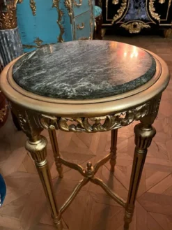 Casa Padrino Barock Beistelltisch Gold / Grün - Handgefertigter Antik Stil Massivholz Tisch mit Marmorplatte - Wohnzimmer Möbel im Barockstil - Antik Stil Möbel - Barock Möbel - Barock Einrichtung