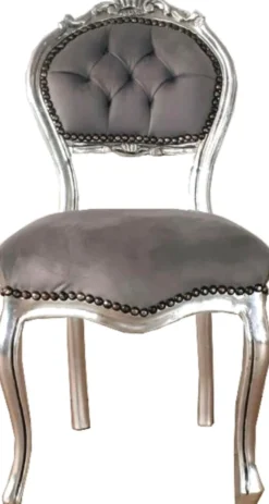 Casa Padrino Barock Damen Stuhl Grau / Silber 40 x 44 x H. 83 cm - Handgefertigter Schminktisch Stuhl mit edlem Samtstoff - Möbel im Barockstil
