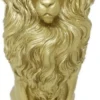 Casa Padrino Barock Deko Skulptur Löwe mit Krone Gold 25 x H. 75 cm - Prunkvolle Kunstharz Dekofigur - Barock Wohnzimmer Deko Accessoires
