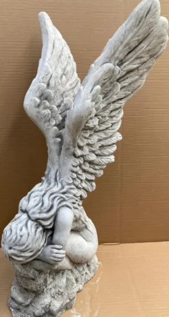 Casa Padrino Barock Deko Skulptur Frau mit Flügel Weiß / Grau 56 x 63 x H. 110 cm - Garten Deko Stein Figur - Barock Garten & Terrassen Deko Accessoires