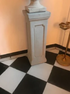 Casa Padrino Barock Deko Säule Grau 27 x 27 x H. 76 cm - Prunkvolle Beton Säule im Barockstil