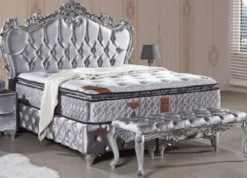 Casa Padrino Barock Doppelbett Silber - Prunkvolles Samt Bett mit Glitzersteinen und Matratze - Barock Schlafzimmer Möbel