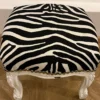 Casa Padrino Barock Fußhocker mit Zebra Design Schwarz / Weiß - Barockstil Hocker - Barock Möbel