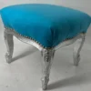 Casa Padrino Barock Fußhocker Hellblau / Silber - Handgefertigter Antik Stil Hocker mit edlem Samtstoff - Wohnzimmer Möbel im Barockstil - Barock Möbel
