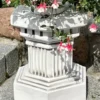 Casa Padrino Barock Garten Deko Säule Weiß / Grau 40 x 40 x H. 43 cm - Antik Stil Stein Säule - Prunkvolle Gartensäule - Barock Garten & Terrassen Deko Accessoires - Gartendeko im Barockstil