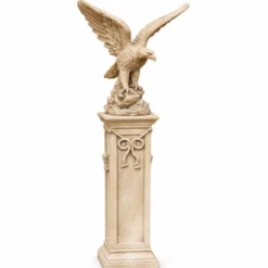 Casa Padrino Barock Garten Deko Adler Skulptur mit Säule Beige H. 134 cm