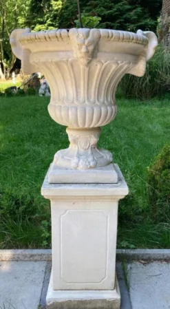 Casa Padrino Barock Garten Deko Blumentopf Weiß 73 x 67 x H. 70 cm - Prunkvoller Pflanzentopf im Barockstil - Barock Garten Deko - Barock Terrassen Deko - Barock Deko Accessoires