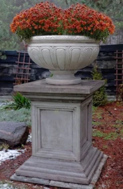 Casa Padrino Barock Gartendeko Sockel Grau 70 x 70 x H. 125 cm - Garten Dekoration im Barockstil - Massiv und Schwer - 800kg