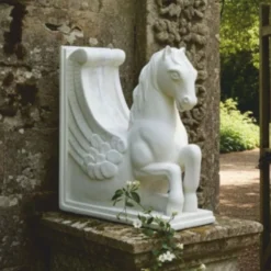 Casa Padrino Barock Garten Deko Beton Skulptur Pferd Weiß H. 72 cm - Prunkvolle Barockstil Figur - Barock Garten Deko Accessoires