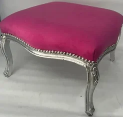Casa Padrino Barock Hocker Rosa / Silber - Handgefertigter Sitzhocker im Barockstil - Barock Fußhocker - Wohnzimmer Möbel im Barockstil - Barockstil Möbel - Barock Möbel - Edel & Prunkvoll