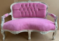 Casa Padrino Barock Kinder Sitzbank mit Glitzersteinen und Armlehnen Rosa / Silber - Prunkvolle Antik Stil Kinderzimmer Bank - Kindermöbel im Barockstil - Barock Kinderzmmer Möbel
