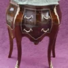 Casa Padrino Barock Kommode Mahagoni Braun mit Marmorplatte, B 59 cm x H 73 cm, handgefertigter Nachttisch im Antik Stil