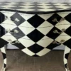 Casa Padrino Barock Kommode mit Karo Design und 3 Schubladen Schwarz / Weiß / Silber - Barock Möbel