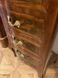 Casa Padrino Barock Kommode mit 7 Schubladen Braun / Gold - Handgefertigter Massivholz Schrank im Barockstil - Wohnzimmer Möbel im Barockstil - Barock Möbel - Barock Einrichtung