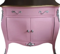 Casa Padrino Barock Kommode Rosa / Braun mit einer Schublade und 2 Türen H. 88 cm - Handgefertigt aus Massivholz- Limited Edition