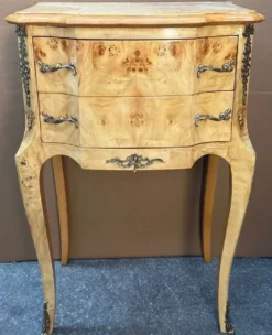 Casa Padrino Barock Kommode Vogelaugen Ahorn - Handgefertigte Massivholz Nachtkommode im Barockstil - Antik Stil Nachttisch - Beistelltisch mit 2 Schubladen - Handgefertigte Barock Möbel