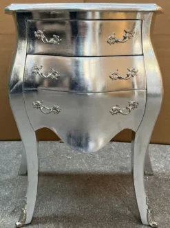 Casa Padrino Barock Nachtkommode Silber - Handgefertigte Barockstil Kommode mit 3 Schubladen - Barock Möbel - Schlafzimmer Möbel im Barockstil - Edel & Prunkvoll