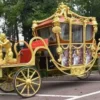 Casa Padrino Barock Pferdekutsche Rot / Mehrfarbig / Gold - Prunkvolle Kutsche im Barockstil - Barock Hochzeitskutsche - Barock Königskutsche - Barock Möbel - Edel & Prunkvoll