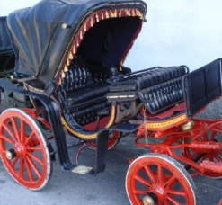 Casa Padrino Barock Pferdekutsche Schwarz / Rot / Gold - Prunkvolle Kutsche im Barockstil - Edel & Prunkvoll