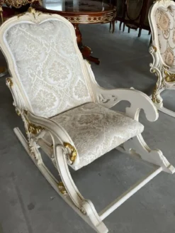 Casa Padrino Barock Schaukelsessel Silber / Beige / Creme / Weiß / Gold - Handgefertigter Schaukelstuhl mit Armlehnen und Fußstütze - Barock Möbel - Wohnzimmer Möbel im Barockstil