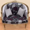 Casa Padrino Barock Sessel mit elegantem Muster Schwarz / Lila / Silber / Gold - Barockstil Wohnzimmer Sessel - Antik Stil Sessel - Barockstil Wohnzimmer Möbel - Barock Möbel - Barock Einrichtung