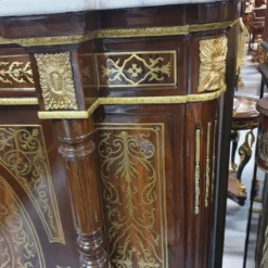 Casa Padrino Barock Sideboard Braun / Gold / Weiß - Handgefertigter Barockstil Massivholz Schrank mit Marmorplatte - Wohnzimmer Möbel im Barockstil - Antik Stil Möbel - Barock Möbel