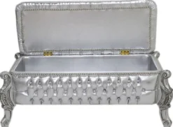Casa Padrino Barock Sitzbank / Truhe Silber Lederoptik / Silber - Gepolsterte Massivholz Bank mit Glitzersteinen - Möbel im Barockstil
