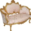 Casa Padrino Barock Sofa Rosa / Weiß / Gold - Handgefertigtes Wohnzimmer Sofa im Barockstil - Wohnzimmer Möbel im Barockstil - Antik Stil Möbel - Prunkvolle Barock Möbel - Barock Einrichtung