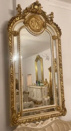 Casa Padrino Barock Spiegel Gold / Cremeweiß - Handgefertigter Barockstil Wandspiegel mit eleganten Verzierungen und dekorativen Engelsfiguren - Barock Möbel - Edel & Prunkvoll