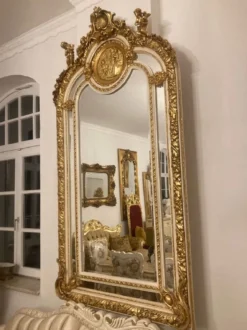 Casa Padrino Barock Spiegel Gold / Cremeweiß - Handgefertigter Barockstil Wandspiegel mit eleganten Verzierungen und dekorativen Engelsfiguren - Barock Möbel - Edel & Prunkvoll