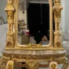 Casa Padrino Barock Spiegelkonsole mit Marmorplatte Creme / Gold / Grau - Prunkvolle Barock Konsole mit Spiegel - Garderoben Möbel Barockstil - Barock Möbel - Antik Stil Möbel - Edel & Prunkvoll