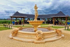 Casa Padrino Barock Springbrunnen / Gartenbrunnen Ø 445 x H. 251 cm - Prunkvoller Brunnen mit Meermuschel Wasserspeier