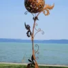 Casa Padrino Barock Stahl Garten Skulptur Säule mit Kugel Rostfarben 85 x 82 x H. 200 cm - Handgefertigte Wetterbeständige Garten Dekoration