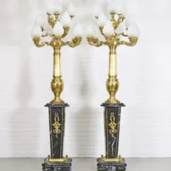 Casa Padrino Barock Stand Kronleuchter Set mit Marmorsäulen, Schwarz / Gold, 80 x 200 cm