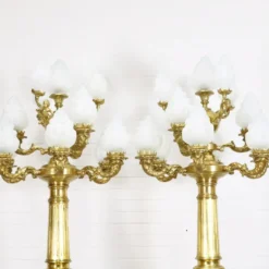 Casa Padrino Barock Stand Kronleuchter Set mit Marmorsäulen, Schwarz / Gold, 80 x 200 cm