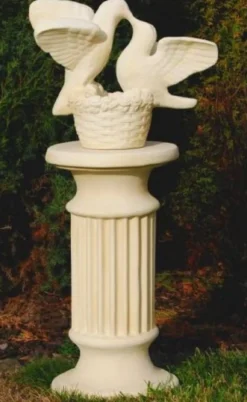 Casa Padrino Barock Säule mit Korb und Tauben Sandfarben 40 x 30 x H. 108 cm - Prunkvolle Gartensäule im Barockstil - Gartendeko Stein Säule - Barock Garten & Terrassen Deko Accessoires