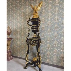 Casa Padrino Barock Säule mit Vase und Adler Schwarz / Gold H. 260 cm - Barock Möbel