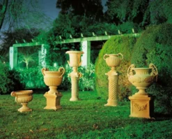 Casa Padrino Barock Säule Terracotta 44 x 44 x H. 105 cm - Handgefertigte Keramik Deko Säule - Barock Garten Terrassen Deko