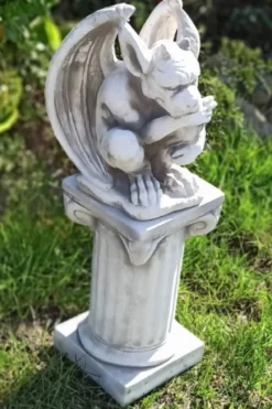Casa Padrino Barock Säule Weiß / Grau 17 x 17 x H. 32 cm - Prunkvolle Gartensäule im Barockstil - Gartendeko Stein Säule - Barock Garten & Terrassen Deko Accessoires