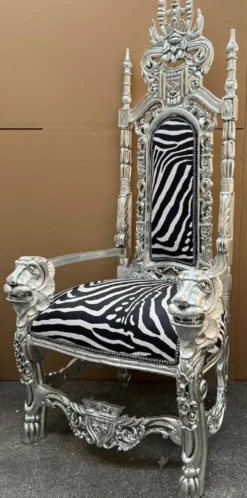 Casa Padrino Barock Thron Sessel Schwarz / Weiß / Silber - Prunkvoller Barockstil Königssessel mit edlem Samtstoff im Zebra Design - Barockstil Hochzeitssessel - Barock Riesensessel - Barock Möbel
