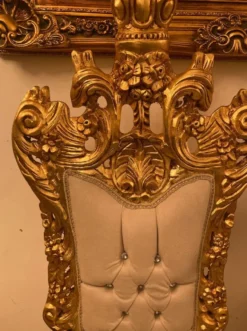 Casa Padrino Barock Thron Stuhl Creme / Gold - Handgefertigter Hochlehn Esszimmer Stuhl mit Samtstoff und Glitzersteinen - Barock Esszimmer Möbel