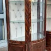 Casa Padrino Barock Vitrine Braun / Gold - Handgefertigter Massivholz Antik Stil Vitrinenschrank mit Glastür - Antik Stil Möbel - Barock Möbel - Wohnzimmer Möbel im Barockstil - Edel & Prunkvoll
