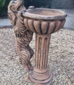 Casa Padrino Barock Vogeltränke mit dekorativer Hunde Skulptur Antik Braun H. 100 cm - Garten Deko Stein Vogelbad - Garten & Terrassen Deko Accessoires im Barockstil