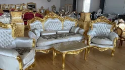 Casa Padrino Barock Wohnzimmer Set Silber Muster / Gold - 1 Barock Sofa & 2 Barock Sessel - Wohnzimmer Möbel im Barockstil