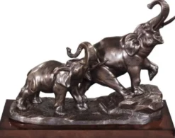 Casa Padrino Bronze Elefanten auf Holzsockel Bronze / Braun 42 x 17 x H. 33 cm - Luxus Deko Bronzefiguren