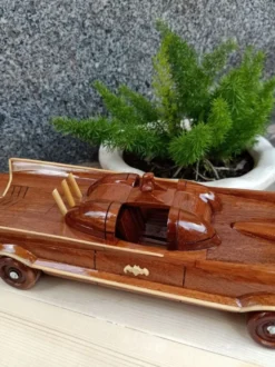 Casa Padrino Deko Auto Dreamcar Braun / Naturfarben 36 x 12 x H. 11 cm - Handgefertigtes Holz Auto - Wohnzimmer Deko - Schreibtisch Deko - Deko Accessoires