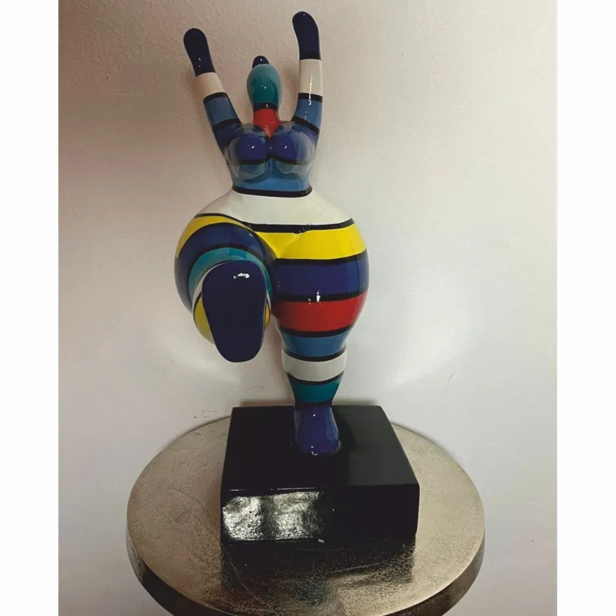 Casa Padrino Deko Figur Frau beim Sport Bunt mit Streifen H. 48 cm - Ausstellungsstück